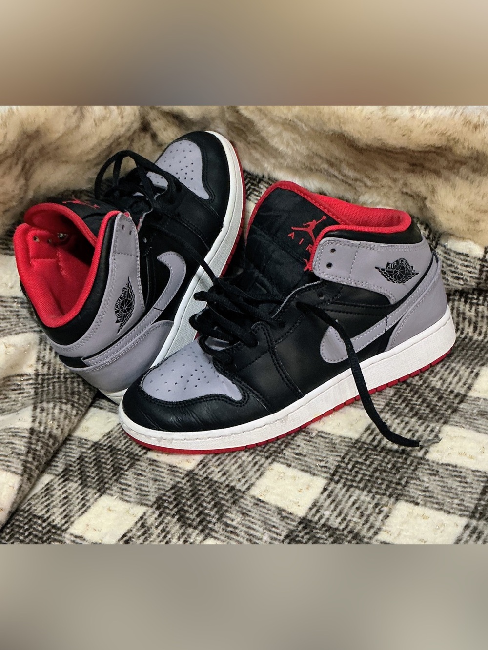 NIKE AIR JORDAN 1 MID BLACK CEMENT GREY FIRE RED SNEAKERS